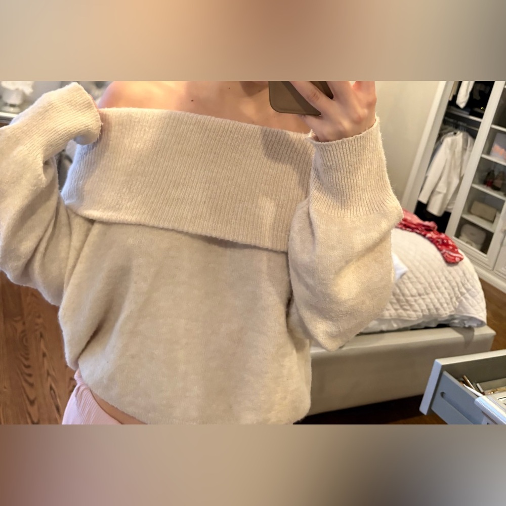 H&M Off-Shoulder Beige Sweater